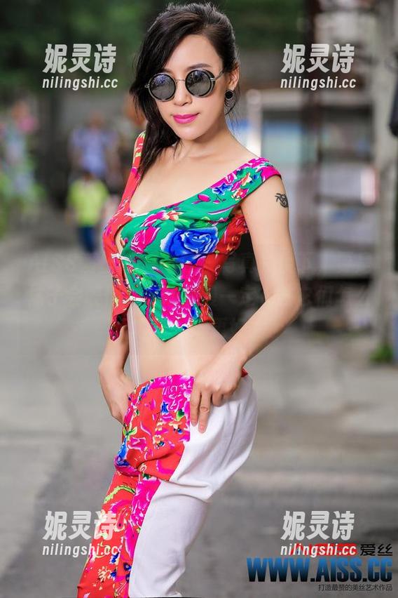 AISS爱丝(钻石版) - 写真角度下，要是袜子会表情，那陈雅漫一定在教它们怎么“玩”得更好。