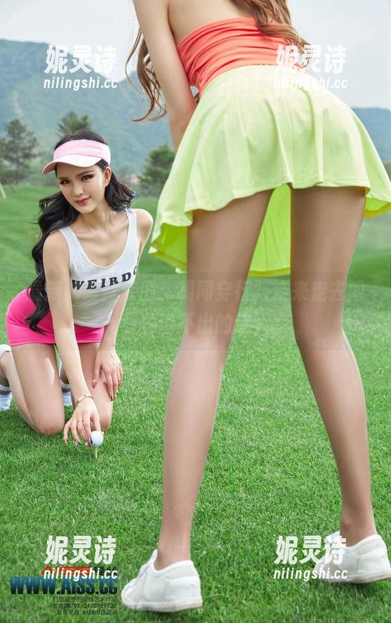最新的爱丝套图：胡同穿行，走来走去间，有种说不出的迷人。