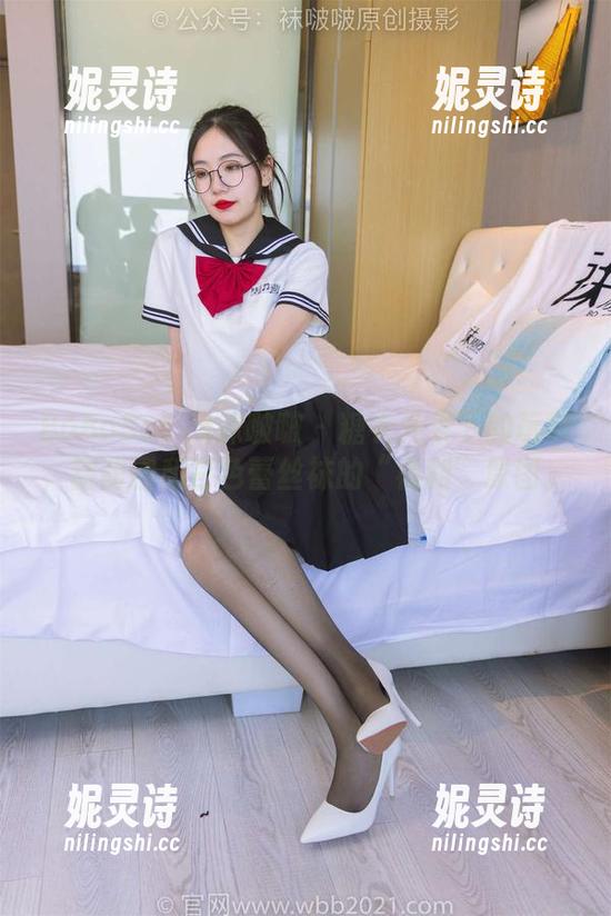 BoBoSocks袜啵啵 - 糖衣外表下的玩味，甜甜圈和白色蕾丝袜的“福利”原图。