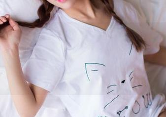 GIRLT果团网 - 王语纯在这里，白衬衫霓虹灯下，高清虽好，但记得别流口水糊到屏幕！