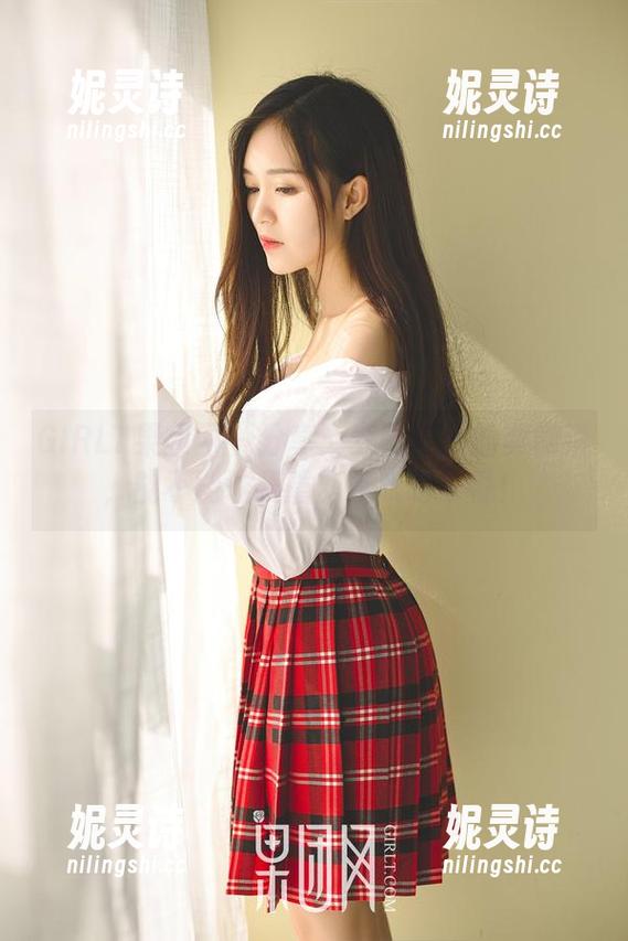 GIRLT果团网-莫雅淇 GIRLT果团网 - 分享:穿上校服的莫雅淇,能不能让我重新喜欢吃午餐!