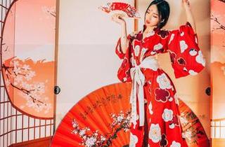 GIRLT果团网 - 黄歆苑的空姐在线，图片中我们是不是该为了“乘风破浪”欢呼一下？