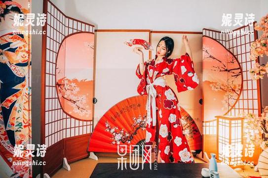 GIRLT果团网 - 黄歆苑的空姐在线，图片中我们是不是该为了“乘风破浪”欢呼一下？