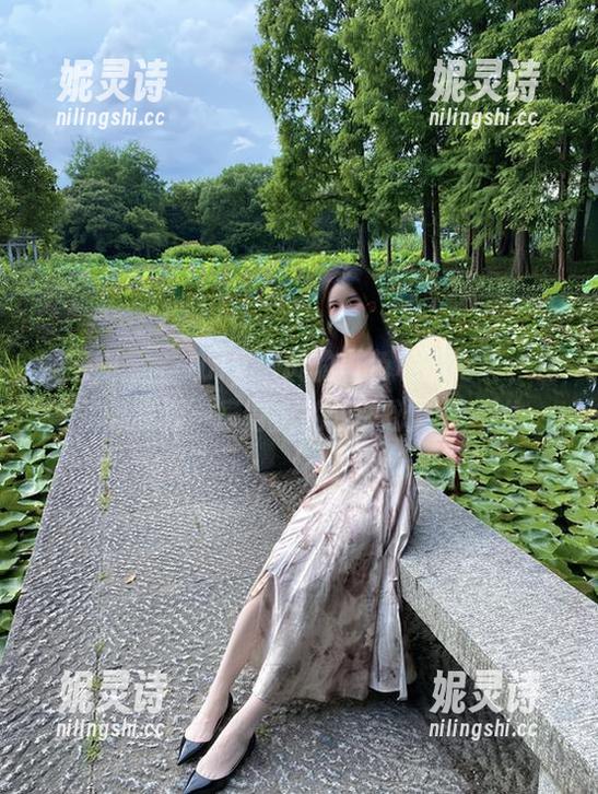 微密圈 - 看July芝岚的白色私房写真，白得就像我那一度冒出的求生欲，藏不住。