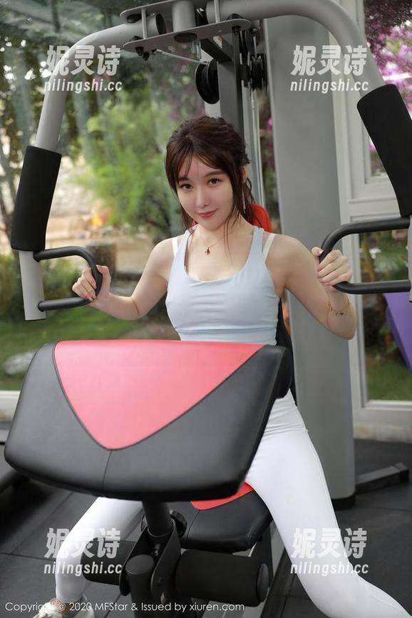 MFStar模范学院-Evelyn艾莉 MFStar模范学院 - Evelyn艾莉的圣诞,图集披着红色“外衣”,结果这内里的风格太吸引人。