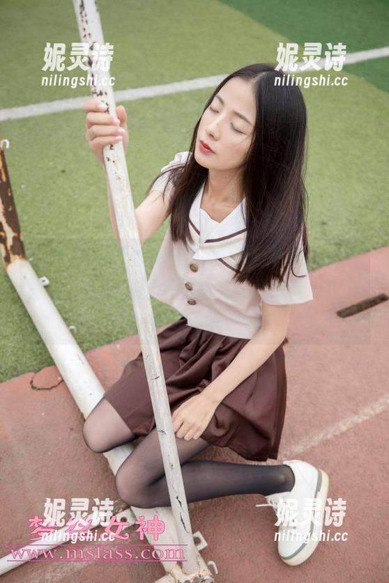 MSLASS梦丝女神-玥玥 MSLASS梦丝女神 - 看,玥玥的这套最新图片,白丝洛丽塔的搭配让我想起小时候的玩偶呢。