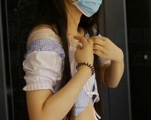 ROSI带来白色丝袜美图，这腿部线条让我想起我曾经的那次健身，差点就要去报名了！