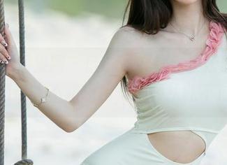 UGirls尤果网 - 哇，这就是赵伊彤的红裙？原图让人不知所措，资源从此不过问！