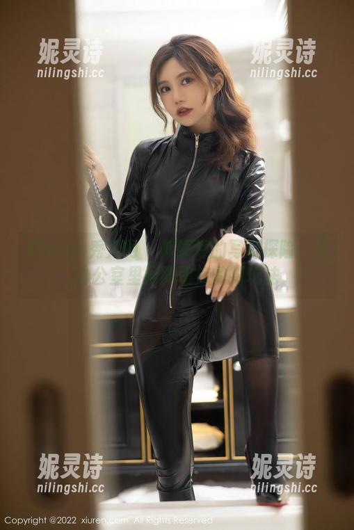 Xiuren秀人网 - 刘婷婷的写真探险：在办公室里闹腾图库的新玩法