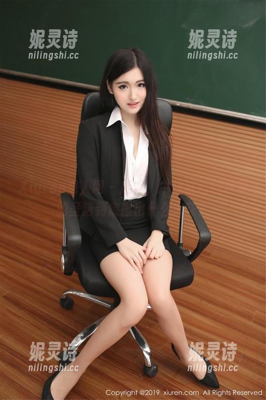 Xiuren秀人网 - 所以，牛仔裤和杨晨晨的圣洁到底擦出什么火花？