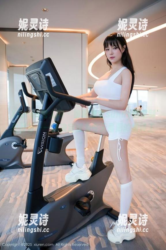 Xiuren秀人网-盼盼龙女sunny Xiuren秀人网 - 盼盼龙女sunny的定制白衬衫——我决定成为今天最潮的搬砖工。
