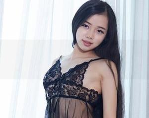 YouWu尤物馆 - 当温心怡碰上校园美图，连书桌都开始变得不再单调！