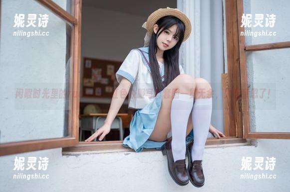 闲暇时光里的rua阮阮，红色校服写真套图一览无余，太有意思了！