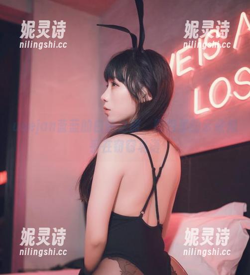 usejan蓝蓝的白色之旅，图包里的云朵似乎在窃窃私语