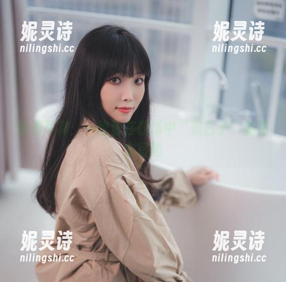 制服写真：一智智在职场中“混日子”的真实写照