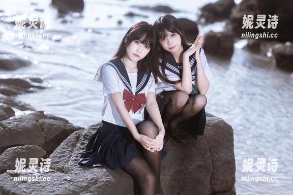 不呆猫 不呆猫又更新啦,水手服百合黑丝照得让人想多看几遍。
