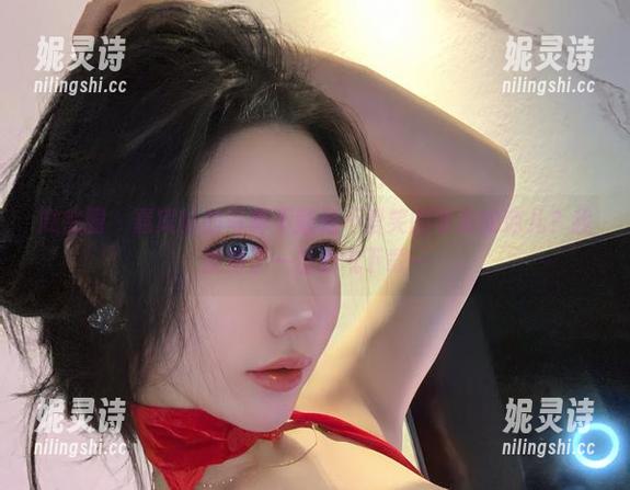 微密圈 - 嘉宾帖的写真不就是不爱笑的赛琳的范儿？我就费了一番力气下载…