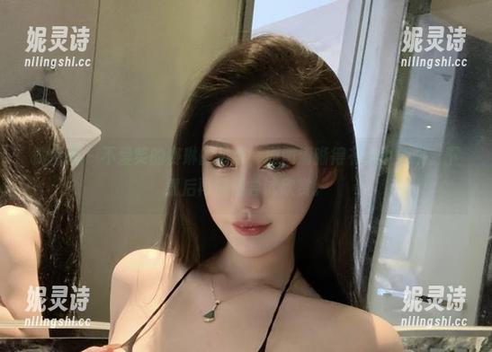 微密圈 - 不爱笑的赛琳的吊带，原图清晰得有点小心跳。下载后再慢慢尝试欣赏。