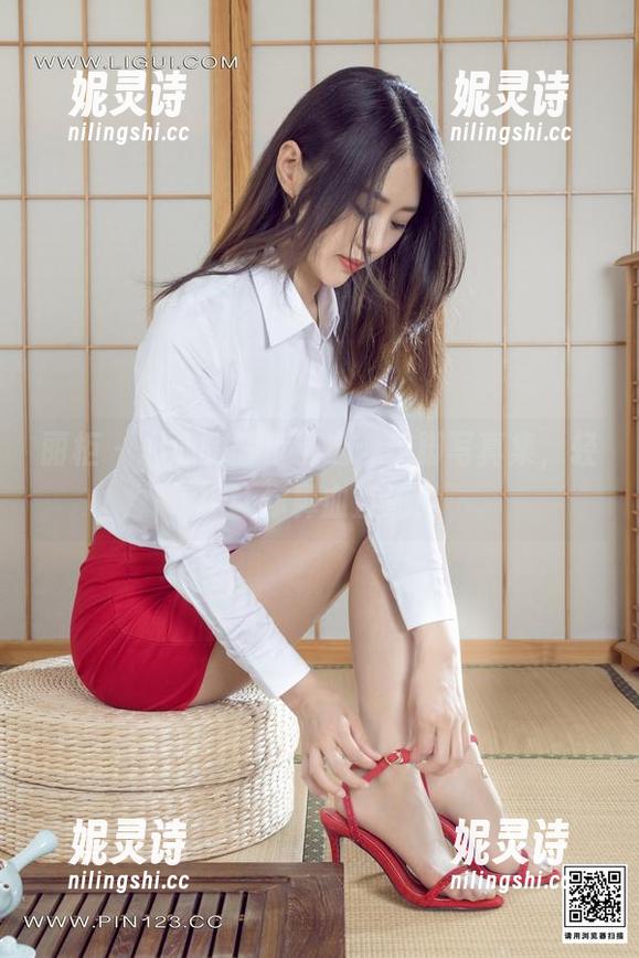 丽柜-心心 丽柜 - 心心的脚步精选:美脚写真集,轻松让你鼻血直流!