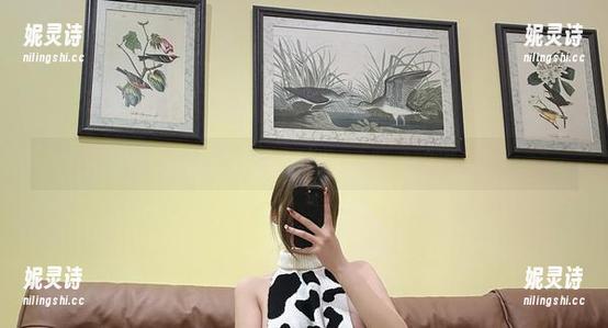 微密圈 - 乙醇子在线，甜心写真：她在这儿，我的视线在游走…