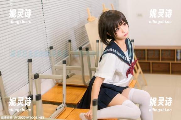 课后日光里的制服美眉，喵糖映画直击，下载后我会变得更乖吗？