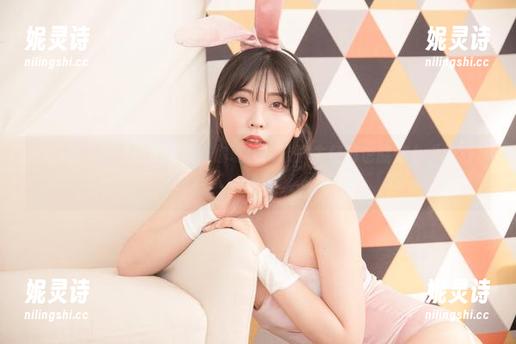 宋哈娜(송하나)的宅家风：你敢信，破洞牛仔裤也能这么“无敌”？
