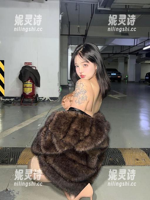 微密圈 - 我就想问，小u优优子的在线瑜伽美图，为什么看着比偶练时还嗨呢？