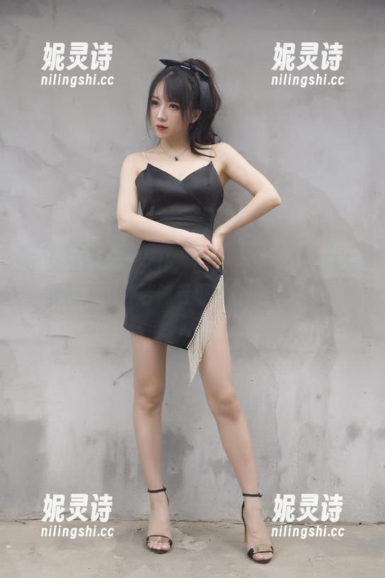 小女巫露娜 小女巫露娜“女仆”的原图——这种气息,营造了一种若隐若现的意味,不得不赞。