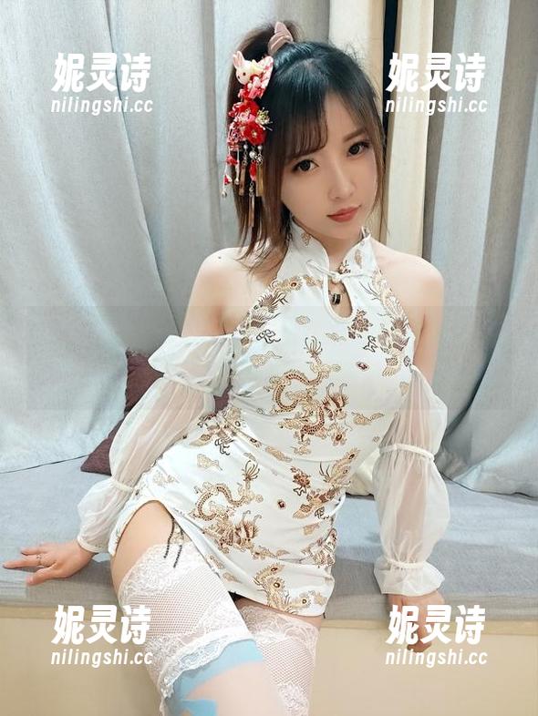 小女巫露娜 连身袜之上,小女巫露娜的写真和壁纸间的微妙张力