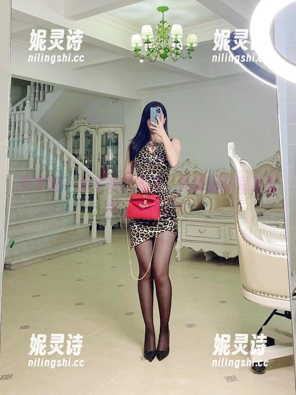 张老师 微密圈 - 张老师的写真:礼服里的完美曲线,没谁了!