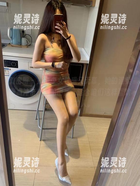 提袜少女 微密圈 - 提袜少女性感又无辜,她的温柔有点冲击!私拍图集,适合咱们这样喜欢秋千摇摆的人。