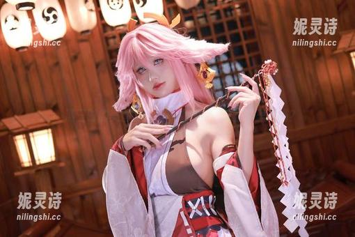 桜满三时的美图图集——艾莲乔，谁在车里偷瞄？
