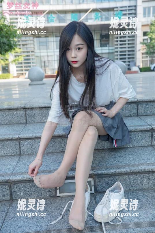 梦丝女神 - 这可是小苏琪的在线美图，嘴唇的性感不能忽视。