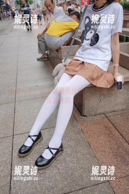 思考一下：森萝财团黑丝短裙定制的图集，为何如此抓人眼球？