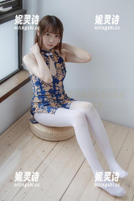 翻看一次又一次，森萝财团的灰衣白丝免费照片住进了我的脑海里