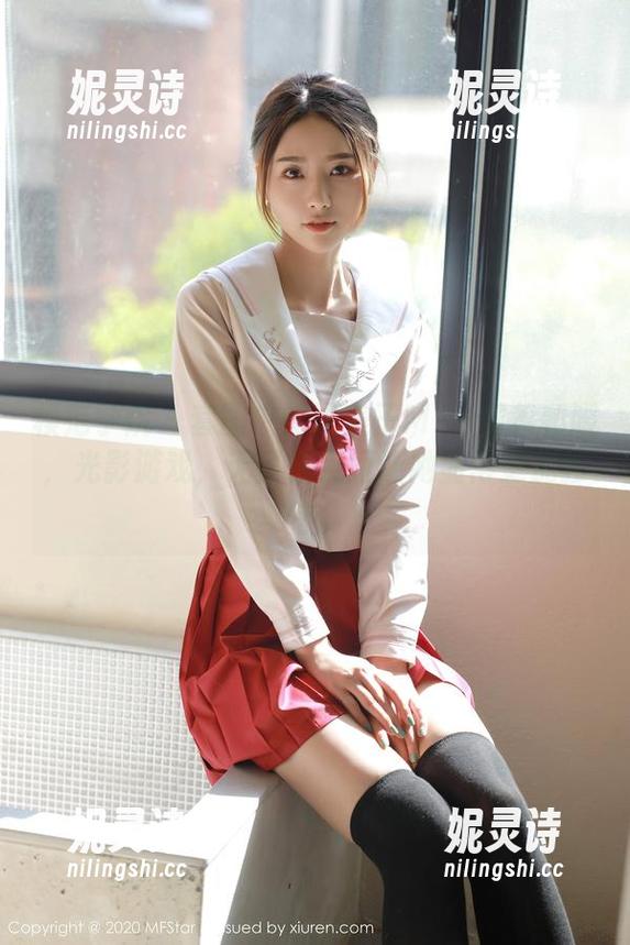 模范学院-糯美子Mini 模范学院 - 套图中的糯美子Mini穿着和服,光影游戏,无圣光反而让她显得更加独特。