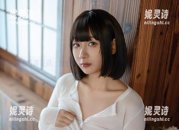 浅安安 睡衣写真狂飙:浅安安,让我怎么可能脱下这件美衣?