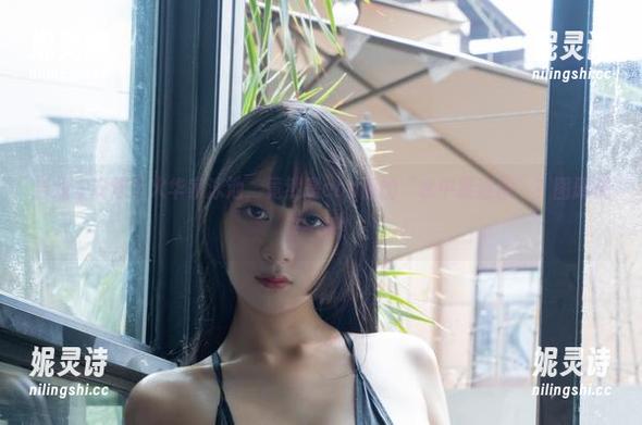 当浅安安遇上火华家泳池，竟然是cos届的“水中捉迷藏”？图册快来一探！