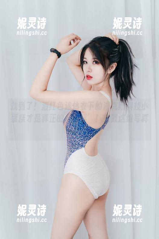 找到了！酒红色连体衣下的海克斯科技小蛋糕才是真正的‘蛋糕’！来戳这组写真图片！