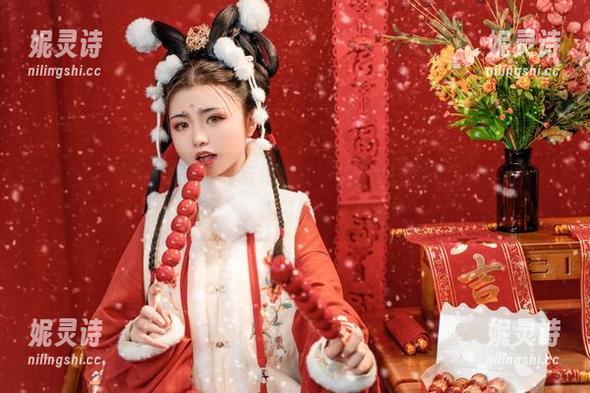 爆机少女喵小吉 私拍里,爆机少女喵小吉与灼灼其华的美好,就像那儿飘过的蝴蝶似的。