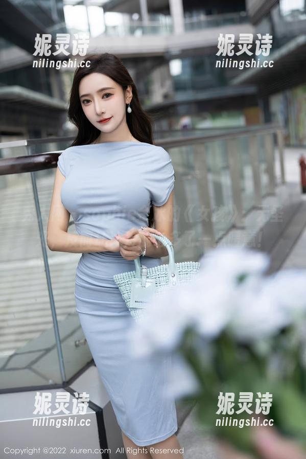 秀人网 - sophie余冰的《女孩》：无圣光，反而让冰冷的心多了一点暖意！