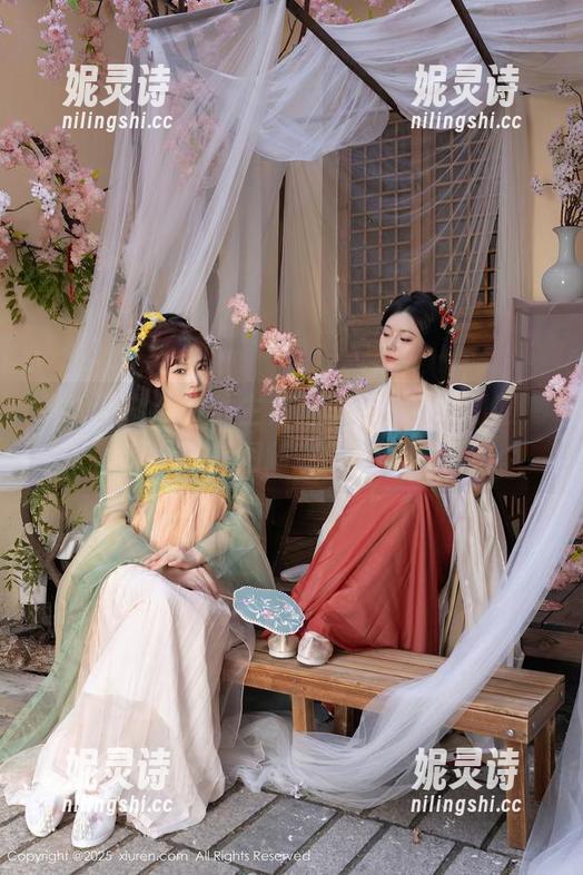 秀人网 - 今天的主角：李可儿身穿制服，美图随意拿！
