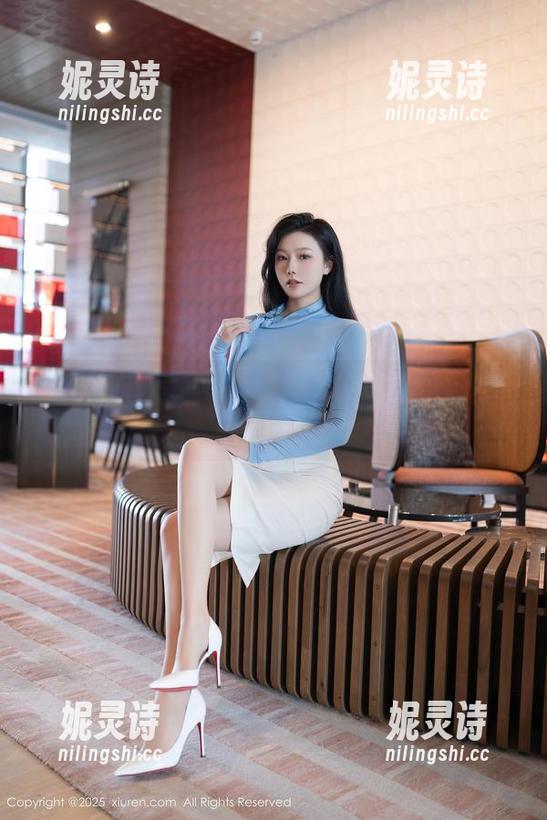 秀人网 - 谁说秘书不能时髦？林文文的白衬衫美图让你眼前一亮！