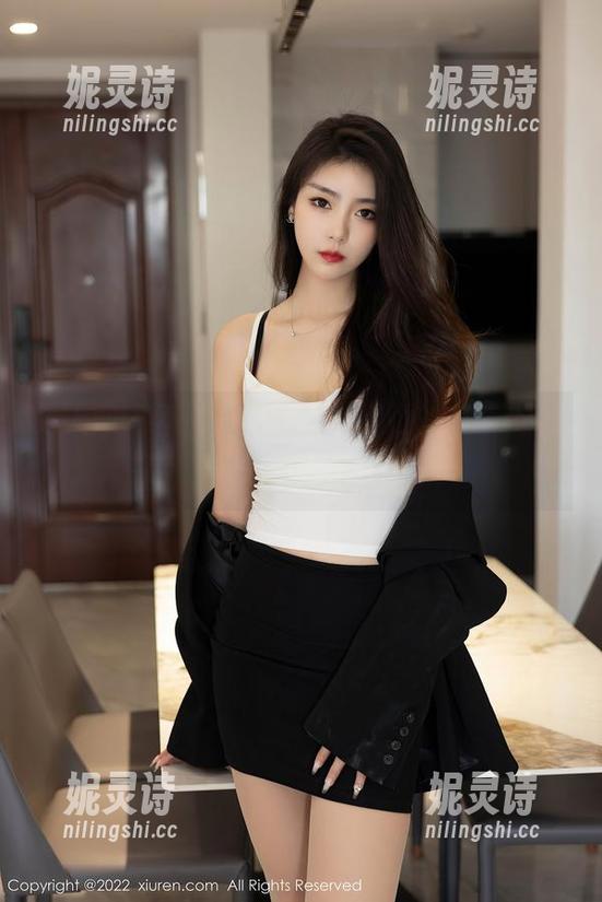 秀人网-模特悦悦 秀人网 - 不胖就好,模特悦悦的JK美图精选,保证让你快乐满分!