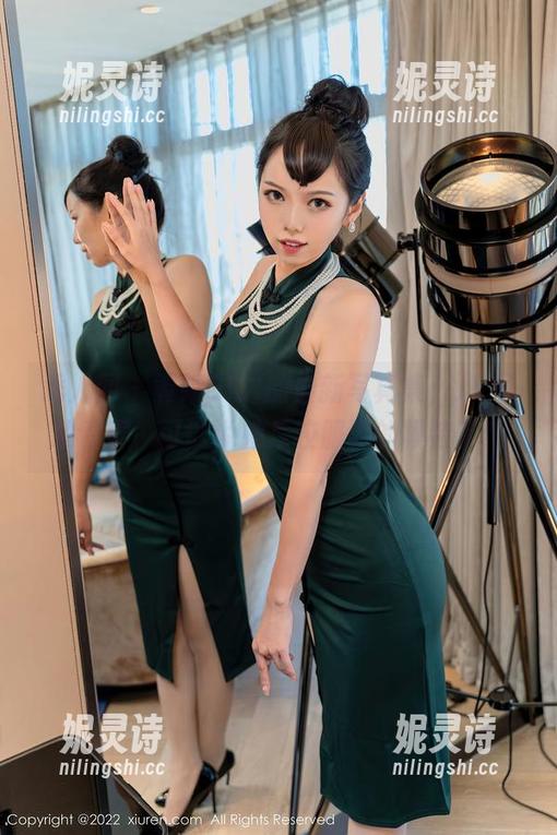 秀人网-黄婧GIGI 秀人网 - 黄婧GIGI的最新写真集,JK风致青春,可以说她是校服界的模特了!
