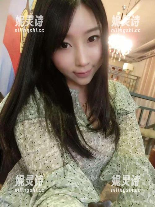 微密圈 - 把最新图包送给你，童小芯就是这样没心没肺，真不懂她怎么想的。