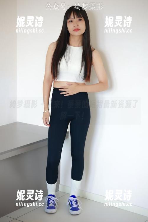 绮梦摄影 - 又来！蔡蔡的短裙最新资源了解一下！