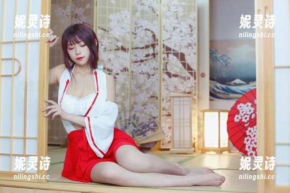 微密圈 - 羊小雪juvia这个新图包，舰长和兔女郎，居然还能看出一点逻辑。