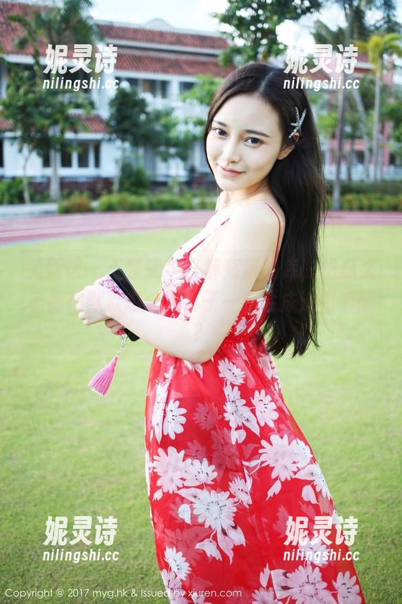 美媛馆 - 王馨瑶牛仔裤高清图库，想必大家都在默默想：这裤子一定会成过街老鼠？