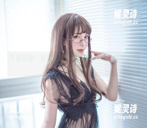 飞驰在线：看翎柒菜菜如何把机车的帅气演绎到极致